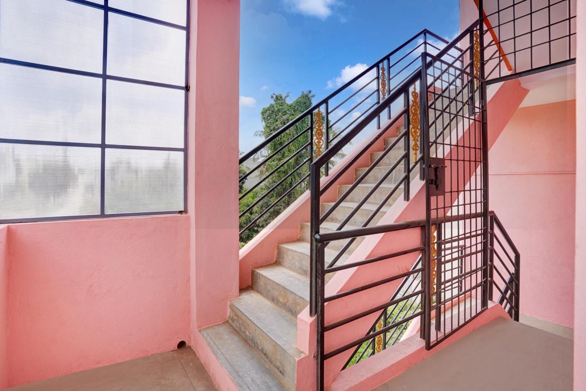 Hotel O Sv Lodge Bangalore Eksteriør billede